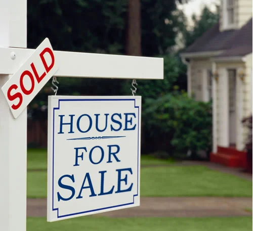 A house for sold with the white signboards